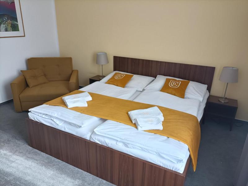 Double Room with Extra Bed image 1