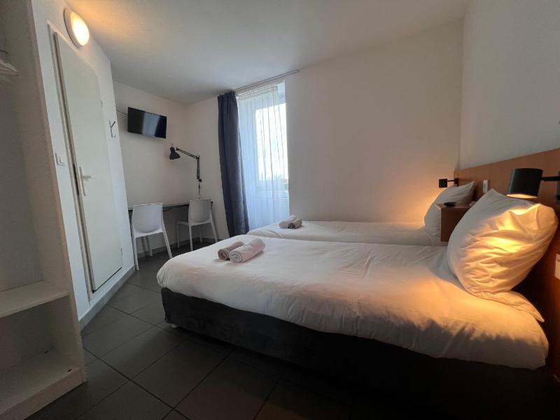 Twin Room image 1