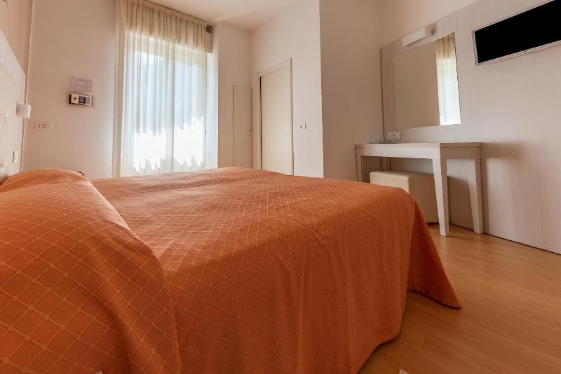 Comfort Double or Twin Room image 4