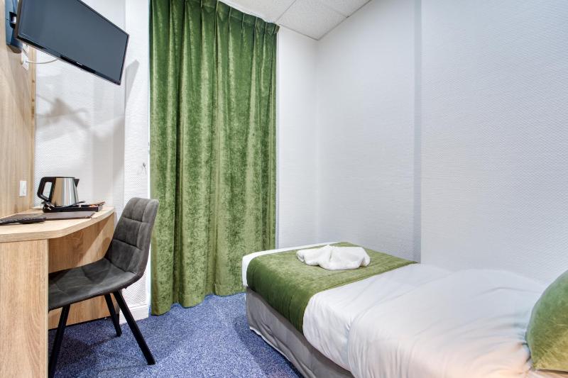 Standard Single Room image 3