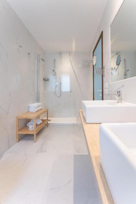 Junior Suite with Balcony and Sea View image 1