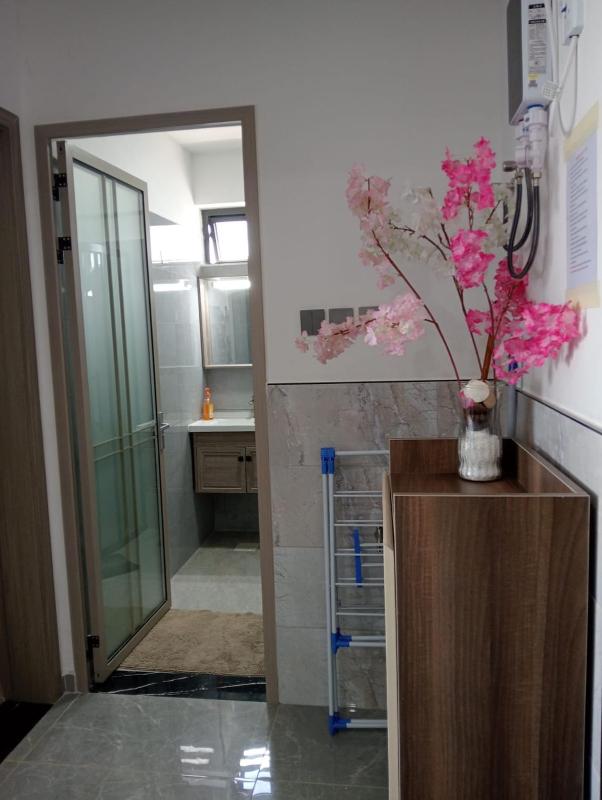Tranquil 7th floor Apartment near Art Caffe Market - image 4