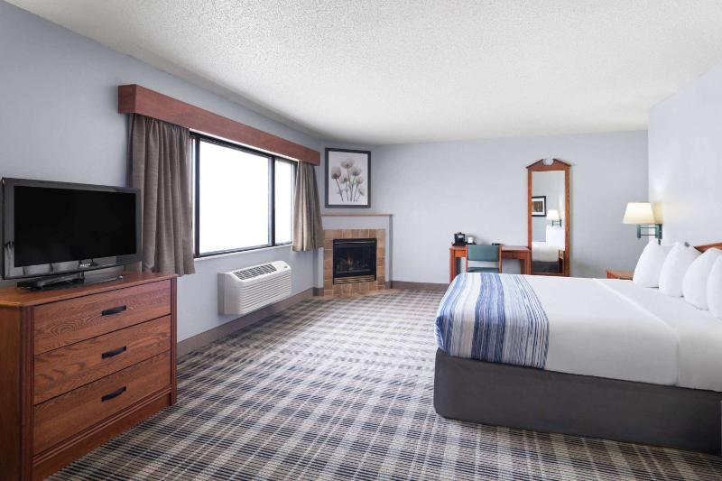 King Suite - Accessible - Non-Smoking image 1