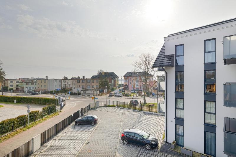 Modern Apartment with Balcony and Parking by Noclegi Renters - image 16