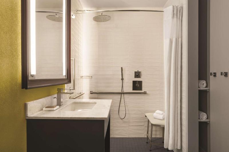 Hilton Motif Seattle - image 2