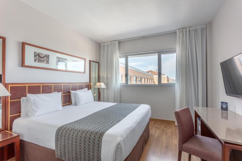 Romantic Double or Twin Room image 4