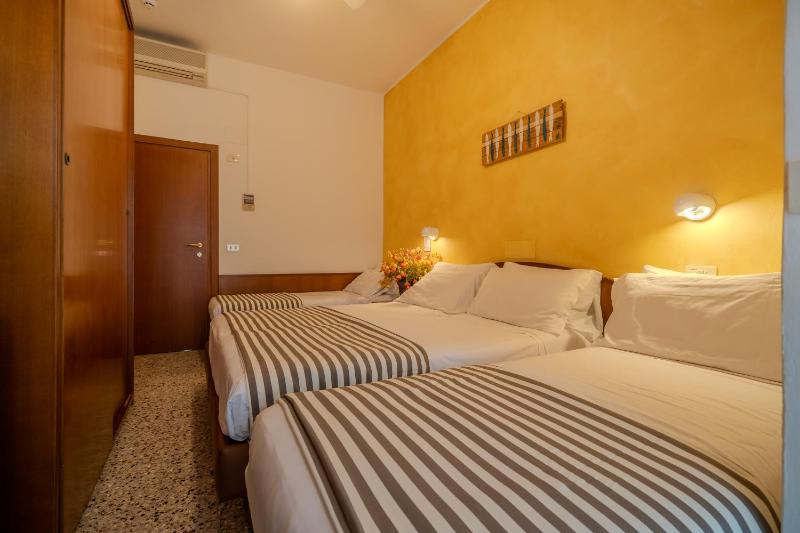 Hotel Mia - image 2