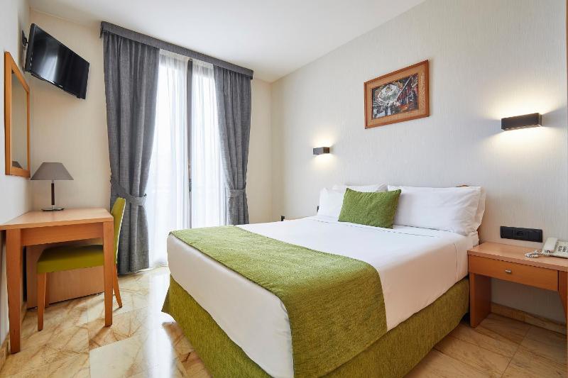 Double Room (1 - 2 Adults) image 4