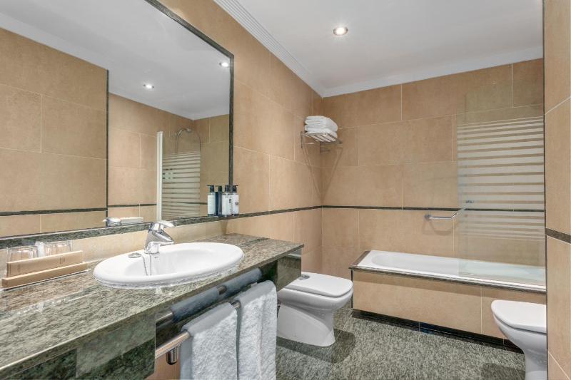 Double or Twin Room with Extra Bed image 3