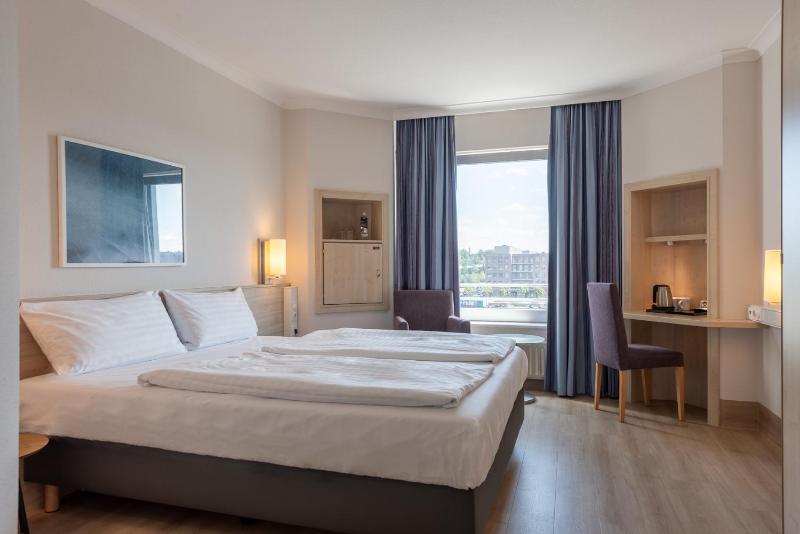 Double Room image 3