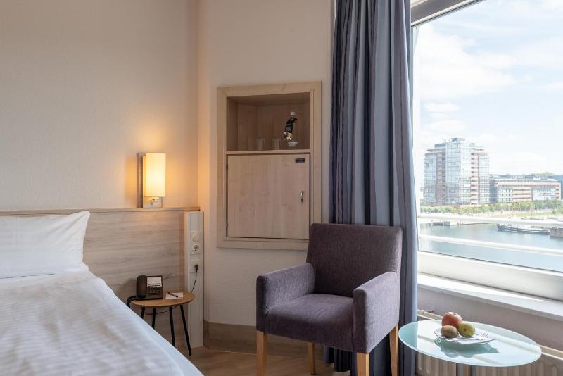 Double Room image 2