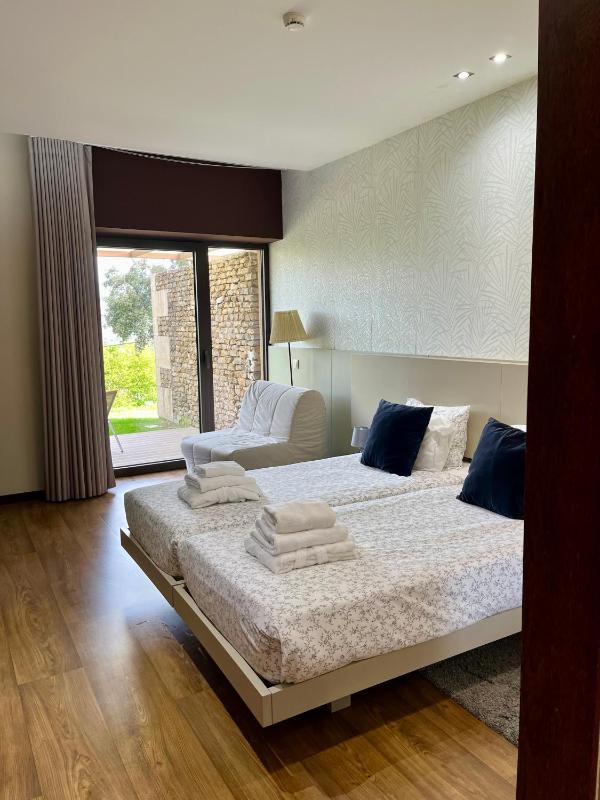 Standard Twin Room with Mountain View image 1