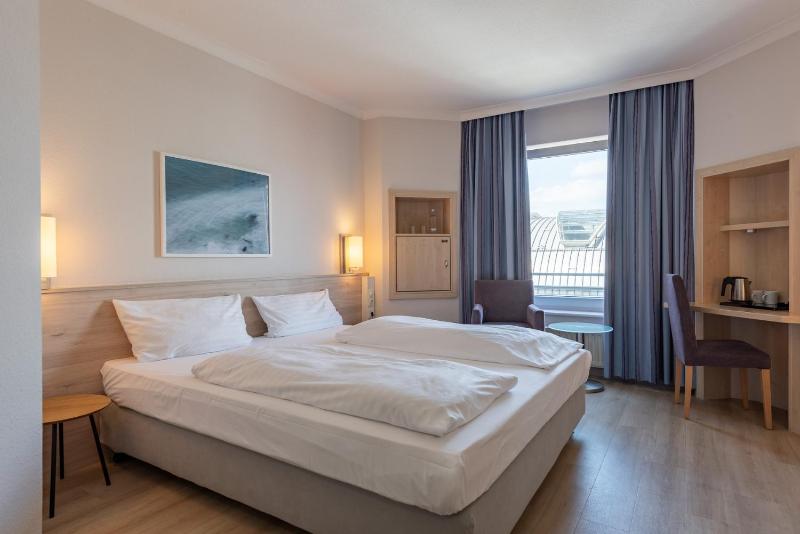 Double Room image 3