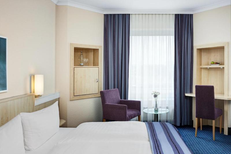 Standard Double or Twin Room image 3