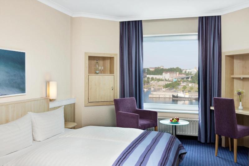 Business Double or Twin Room image 4