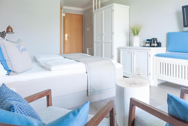Single Room with Balcony image 3