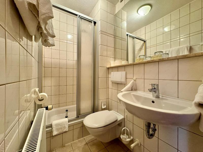 Double Room with Balcony image 2