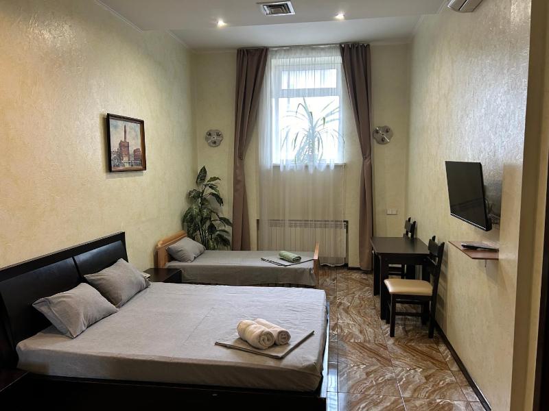 Standard Triple Room image 2