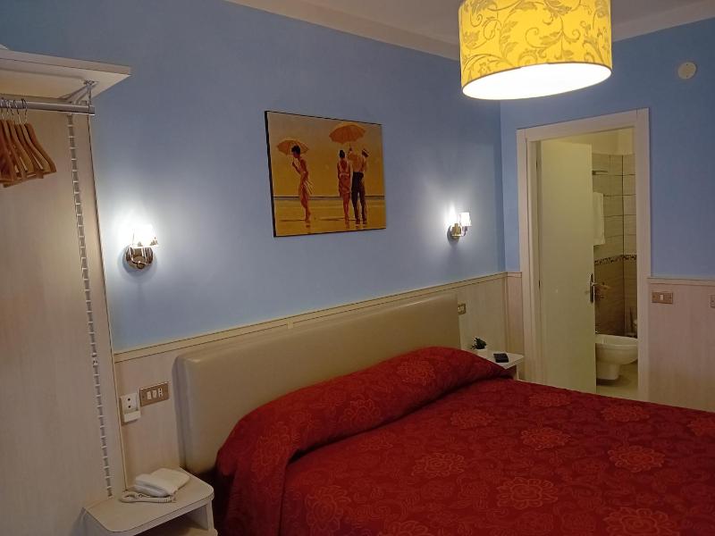 Double Room image 4