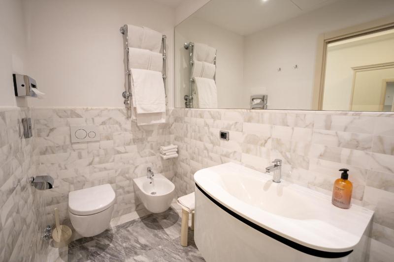 Quadruple Room image 2