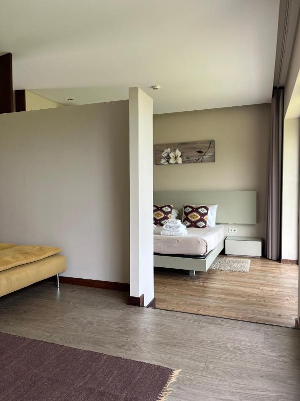 Suite with Hot Tub image 1
