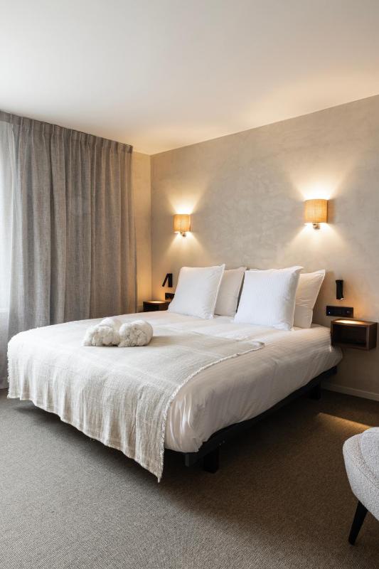 Superior Double Room with Courtyard View - Pet Free Room image 1