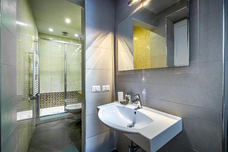 Standard Double Room image 3