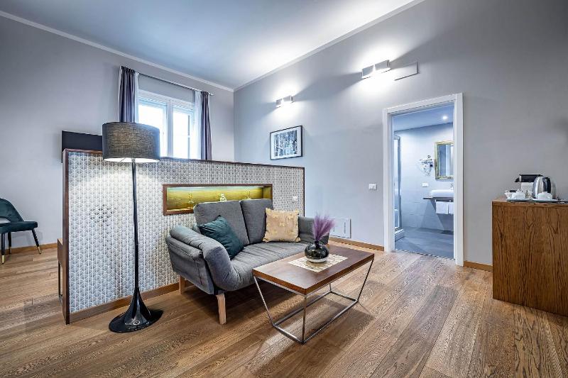 Suite with City View image 2