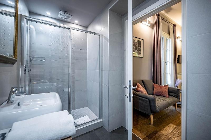 Superior Double Room image 4