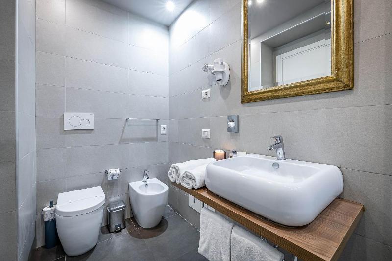 Superior Double Room image 3