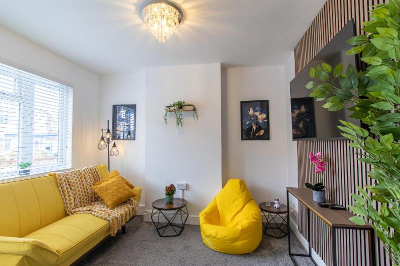 Open Mind Property - Luxury 3 Beds & Free Parking - image 8