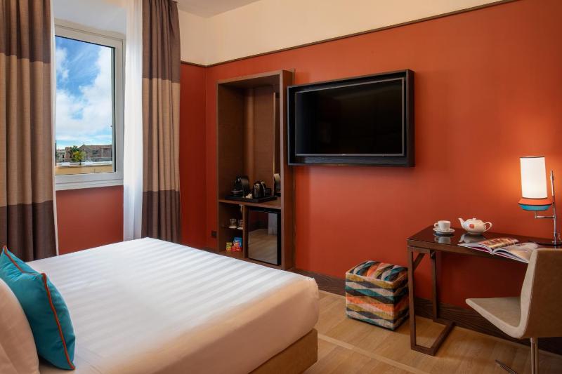 Classic Double Room image 4