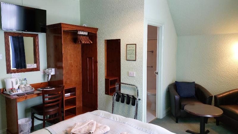 Standard Double Room image 3