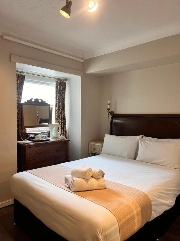 Budget Double Room image 4