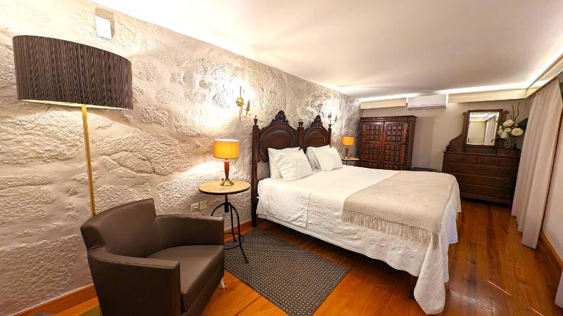 Classic Double Room image 4