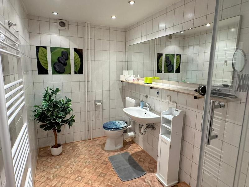 Apartment (3 Adults) image 3