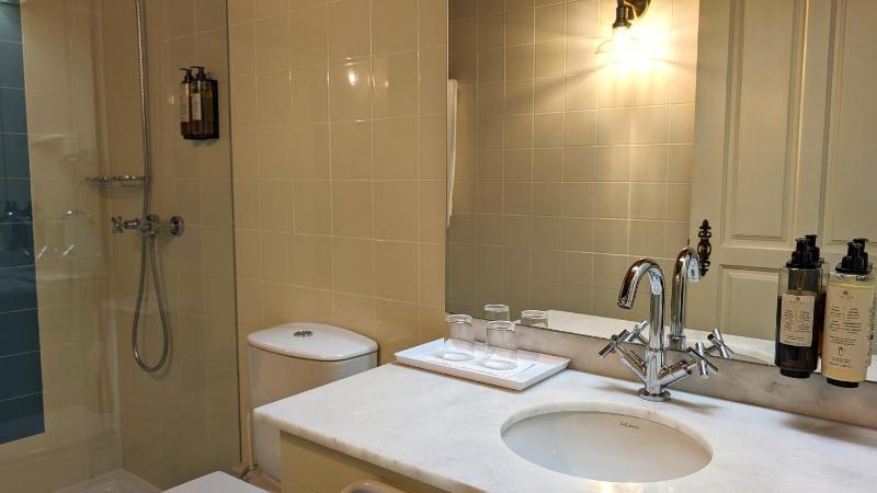 One-Bedroom Apartment with Balcony image 4