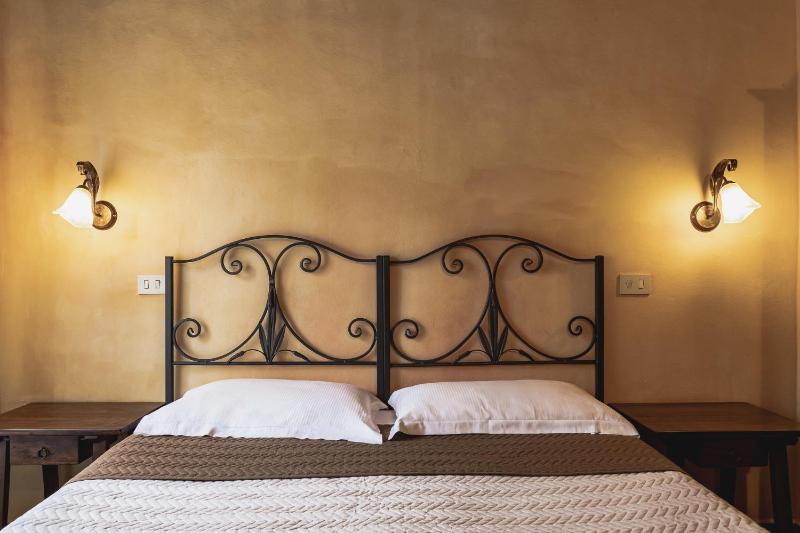 Double Room image 4