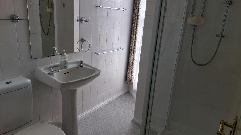 Standard King Room image 4