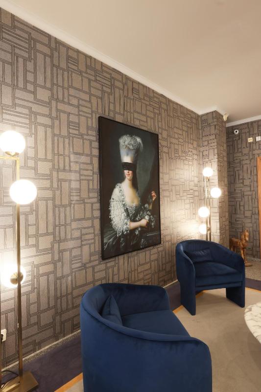 Hotel America - image 7