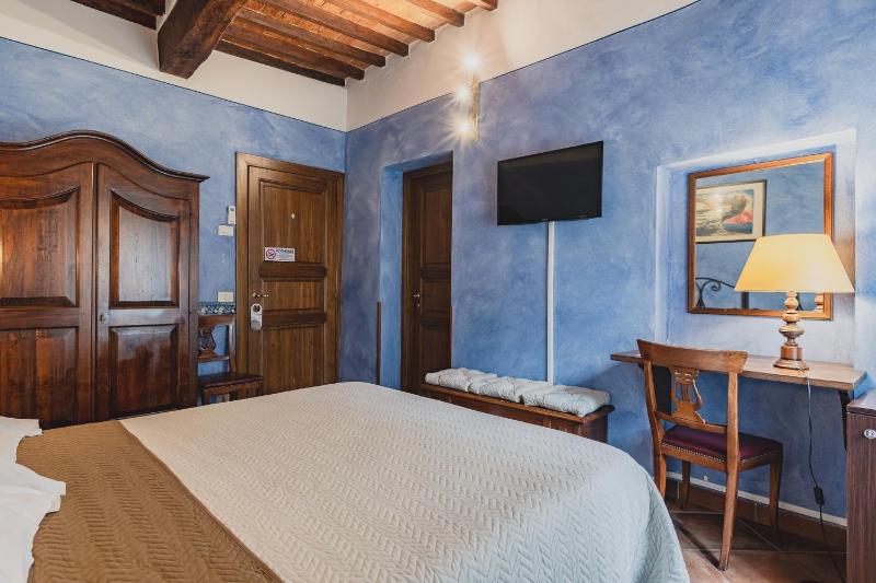 Standard Double Room image 4