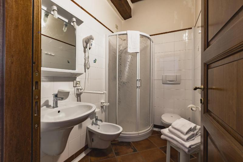 Standard Double Room image 2