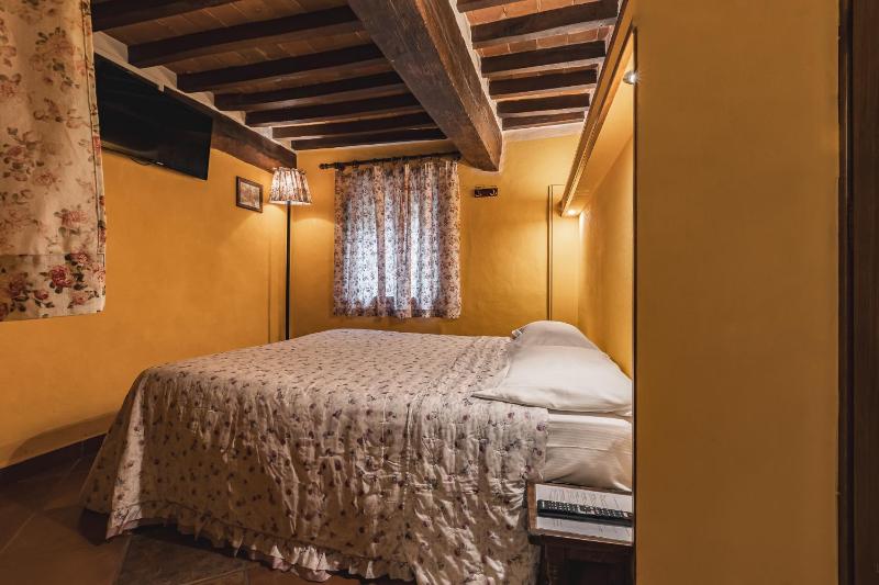 Standard King Room image 1