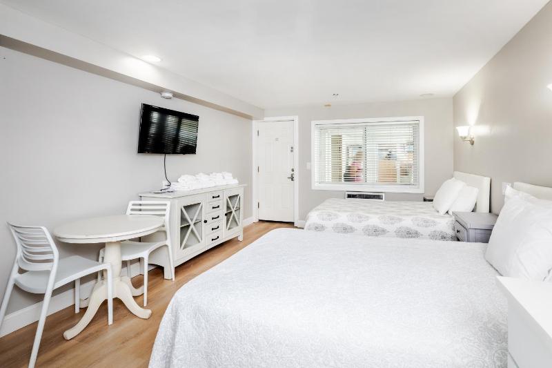 Standard Double Room with Kitchenette image 3