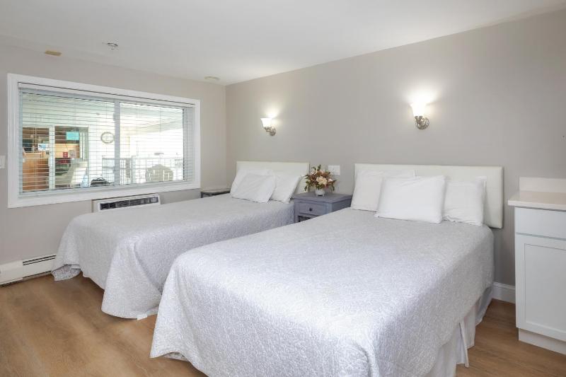 Standard Double Room with Kitchenette image 2