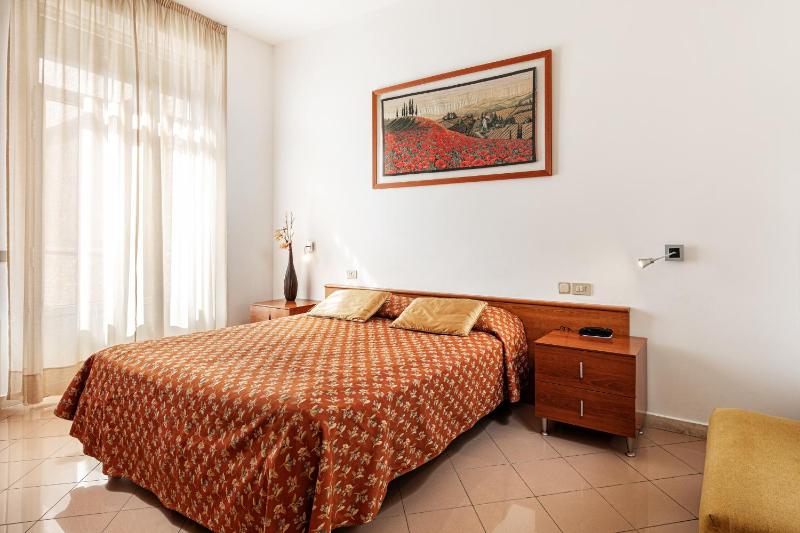 Superior Triple Room with City View image 4