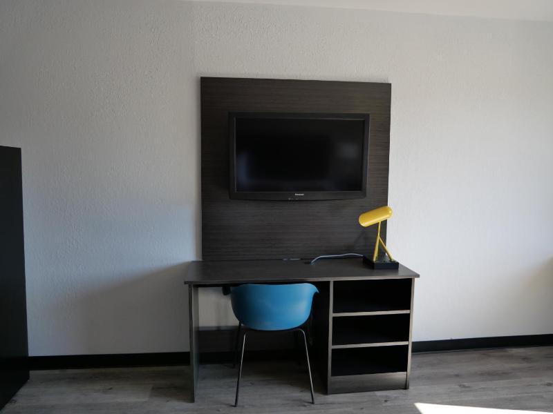 King Room - Non-Smoking image 4