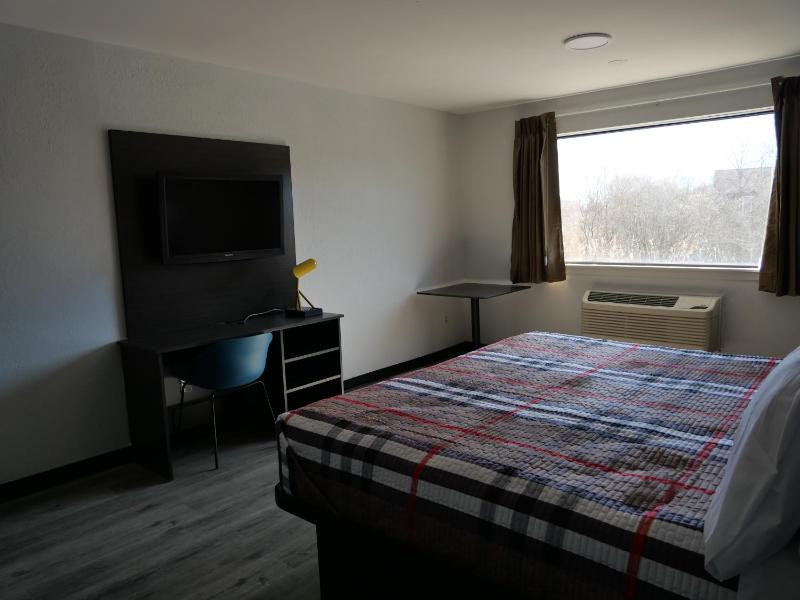 King Room - Non-Smoking image 3