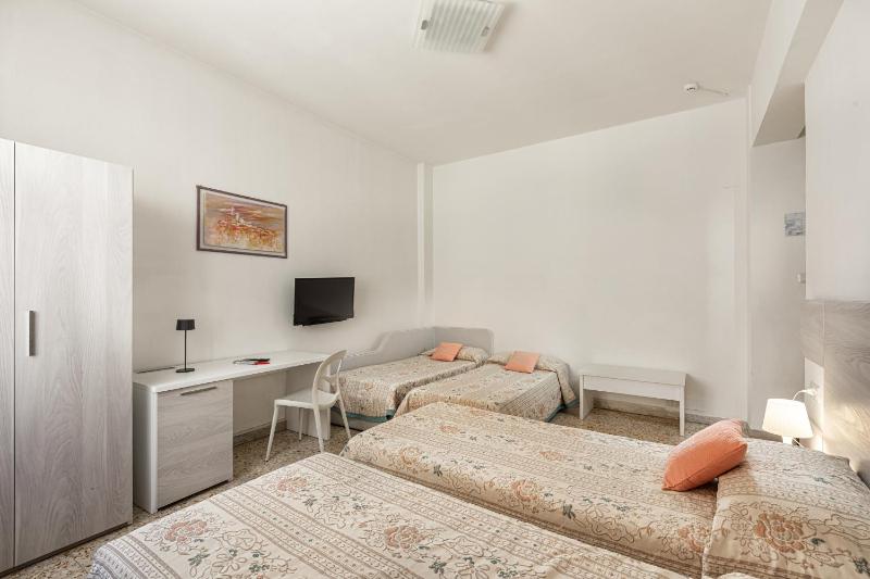 Standard Quadruple Room image 1