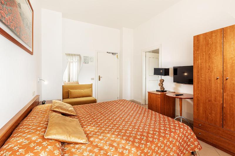 Superior Triple Room with City View image 3